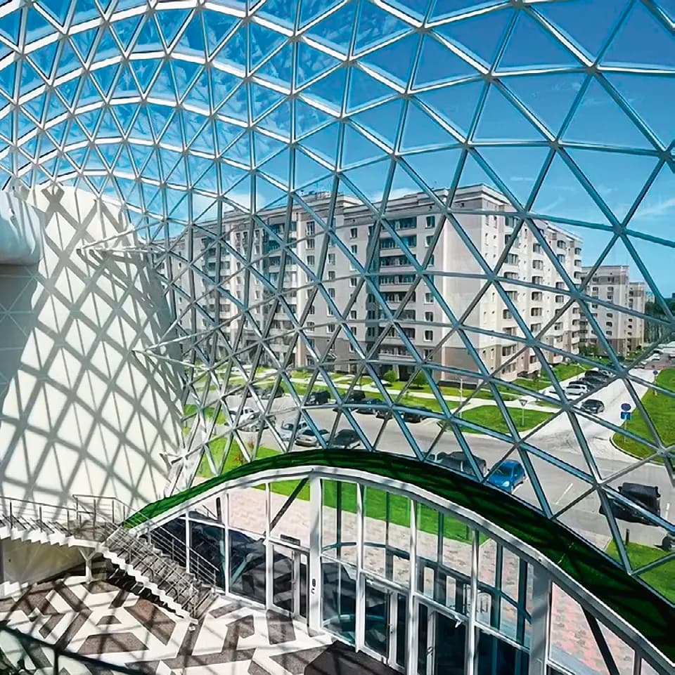 Пространственные самонесущие светопрозрачные конструкции